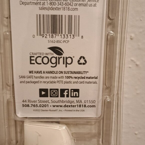 Dexter-Russell Sani-Safe Scalloped Bread Knife, Carbon Steel Blade, 8-Inch - Picture 3 of 7